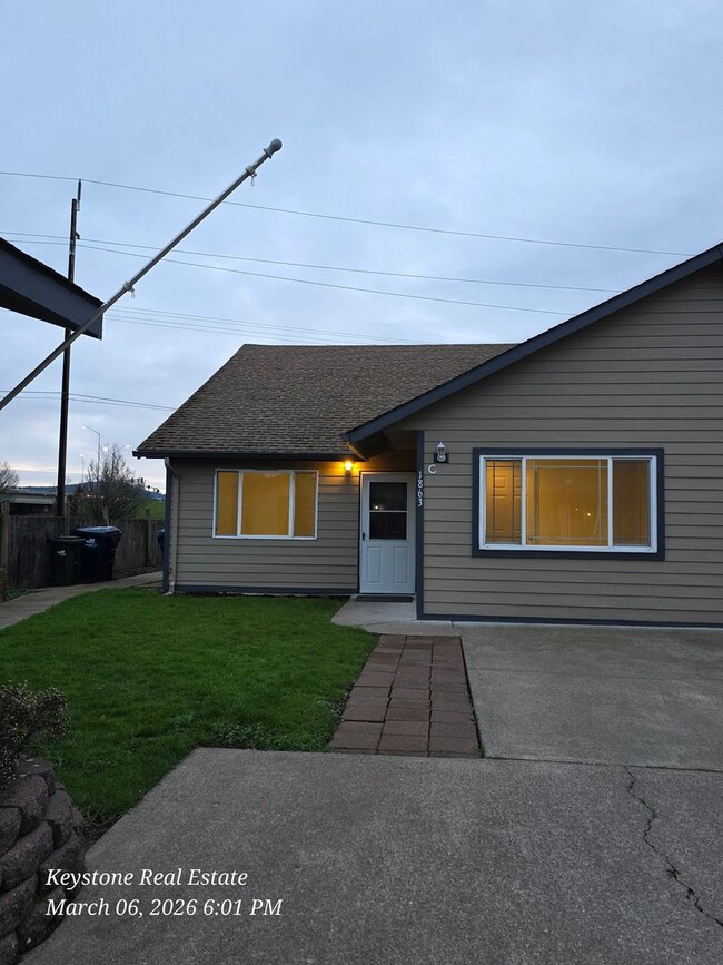 Building Photo - 15454 Unit 15457