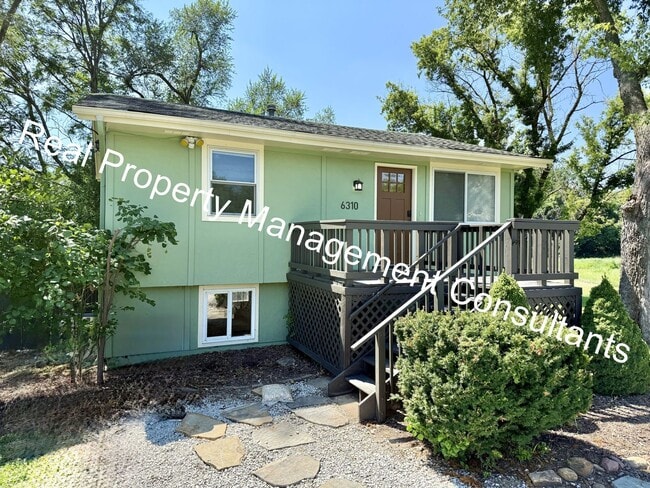 Building Photo - Charming Home in a Country Setting