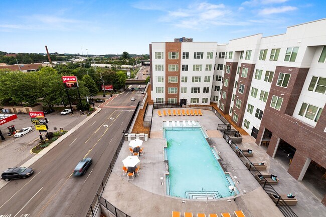 Nova-Knoxville-Formerly-Aspen-Heights-Knoxville-Off-Campus-Apartments-Near-The-University-of-Tennessee-Knoxville-Aerial-View-of-Rooftop-Pool