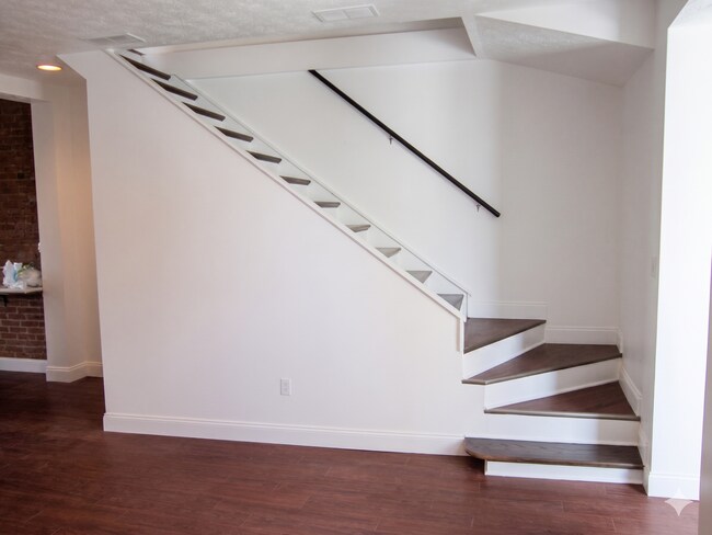 Photo - Beautiful 3 bed, 1 bath luxury apartment South Side Flats Unit 2