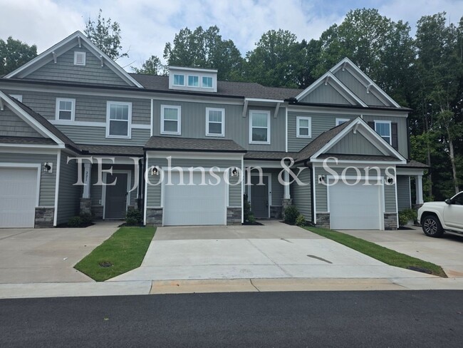 Building Photo - Beautiful 3 Bedroom Home with Quartz Countertops, Kitchen Island and One Car Garage in Greensboro