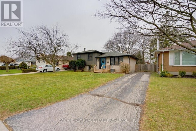 Photo - 13 Dunwich Dr