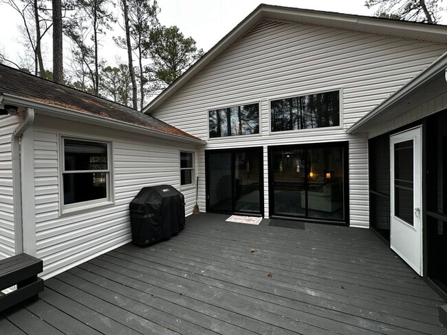 Photo - 440 Lobelia Dr