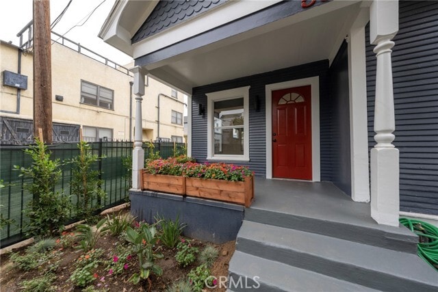 Building Photo - 532 W 5th St Rental