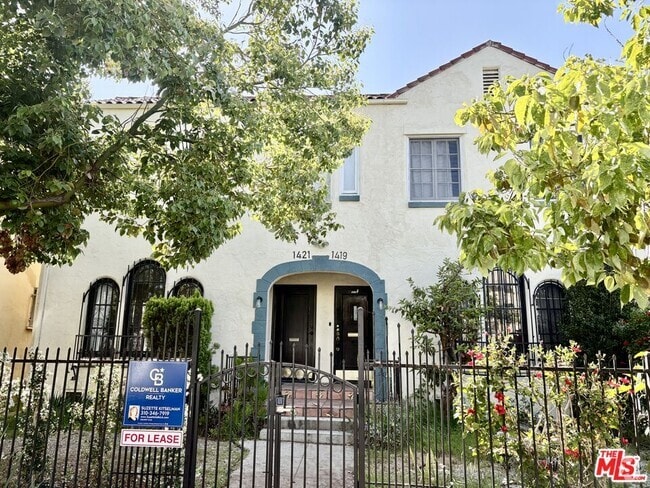 Building Photo - 1419 1/2 Bronson Ave Rental