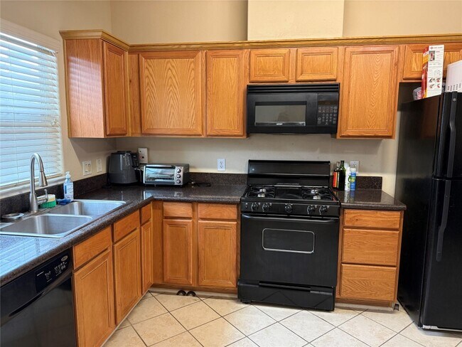 Photo - 2231 Naomi St