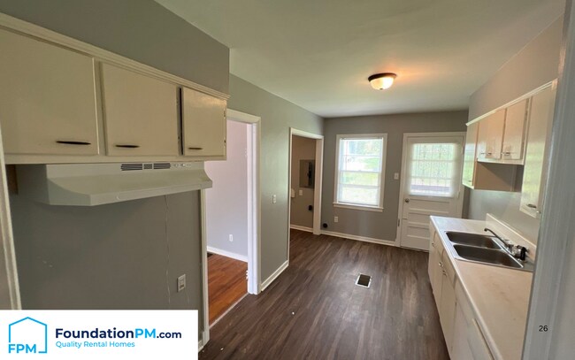 Photo - 2324 Slocum Ave