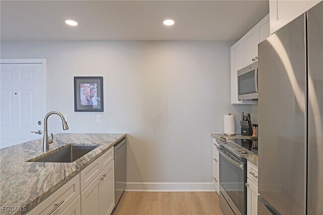 Photo - 2885 Palm Beach Blvd Unidad 502