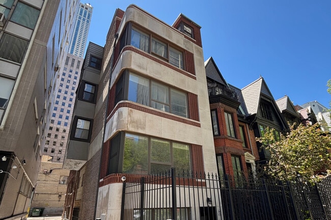 Photo - 117 E Bellevue Pl House