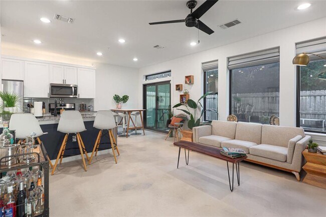 Photo - 6409 Berkman Dr