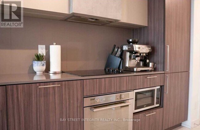 Photo - 19 Western Battery Rd Unité 2820