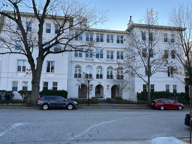 Building Photo - 3409 Greenway Unit 1D