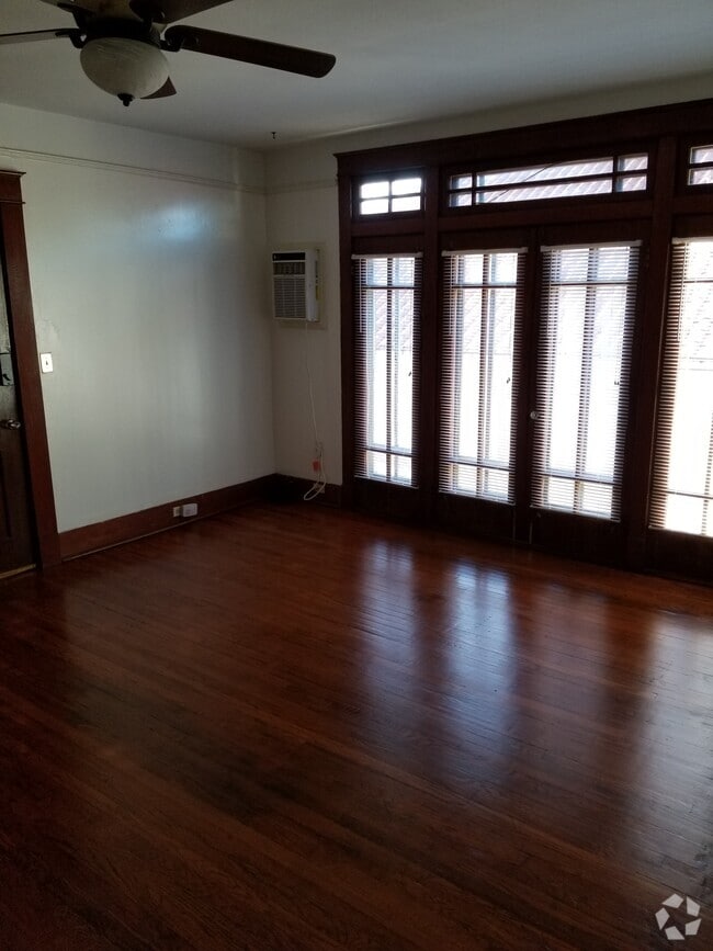 Building Photo - 2231 Marengo St Unit C Rental