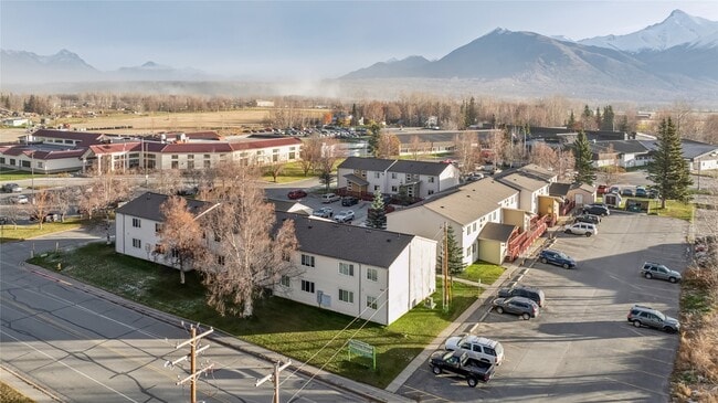 Building Photo - 424 E Dogwood Ave