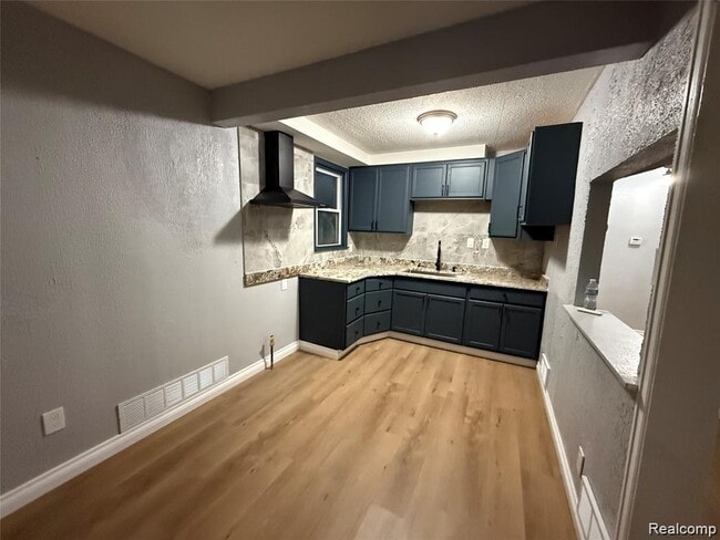 Photo - 20084 Greenview Ave