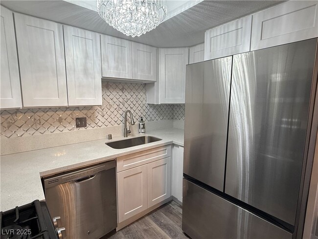 Building Photo - 5219 Caliente St Unit 11 Rental