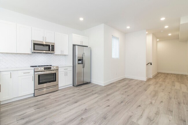 Photo - 2429 W Thompson St Unit #A