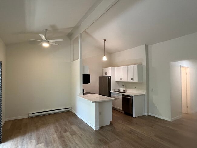 Building Photo - 12429 NE 130th Ct Unit G303