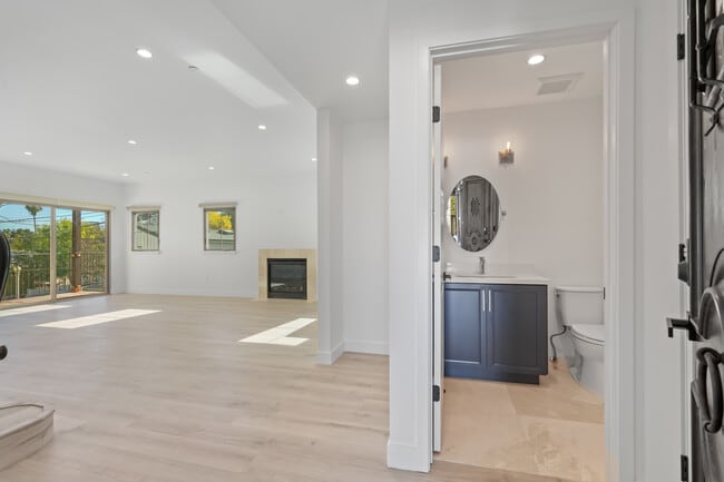 Photo - 11474 Moorpark St Unit 5