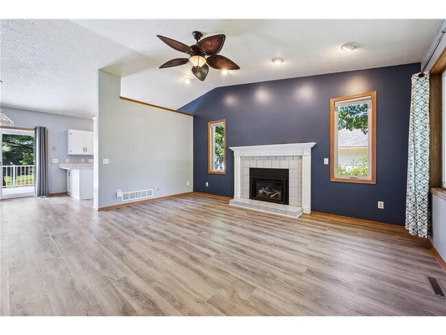 Photo - 11819 W River Rd