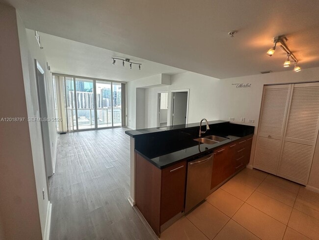 Photo - 244 Biscayne Blvd Unidad 1910