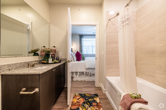 2BR, 2BA - 1,226SF - Secondary Bathroom