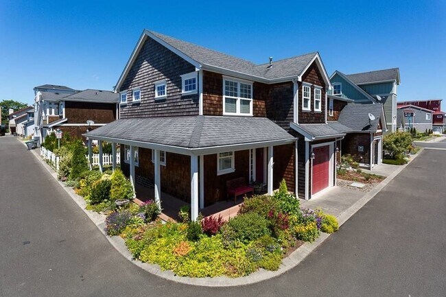 Photo - BEAUTIFUL HOUSE IN MILL POND -- ONLY MINUTES FROM DOWNTOWN!!