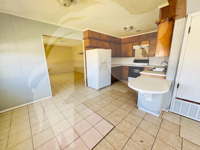 Photo - "Charming 4-Bed Oasis on NW Hoover Ave, La...