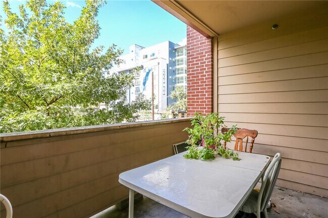 Photo - 910 W 25th St Unit 205