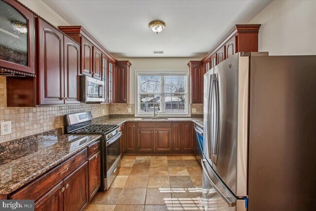 Photo - 7118 Vermillion Pl