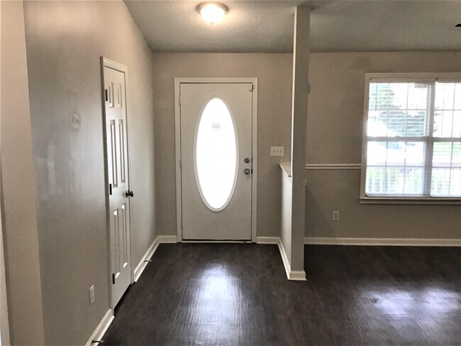 Photo - 100 Kingfisher Drive