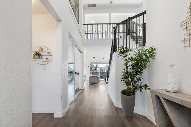 Photo - 909 Zacarias Dr