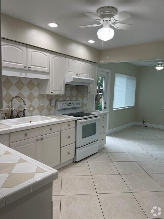 Building Photo - 330 NE 42nd Ct Rental