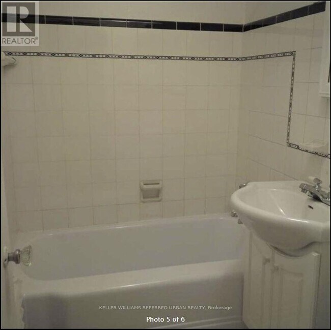 Photo - 2017 Avenue Rd