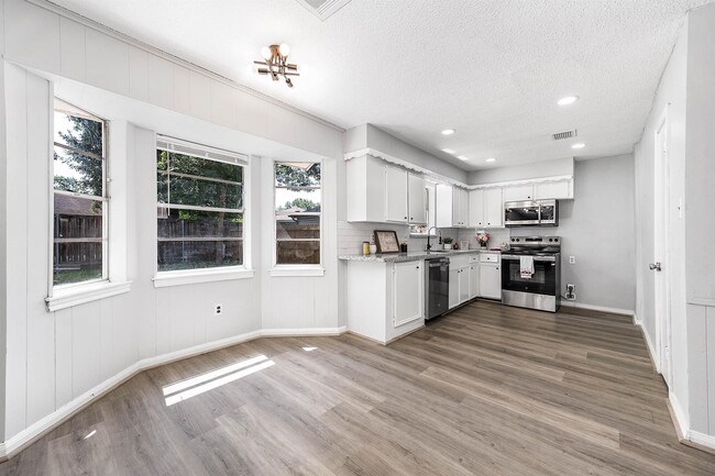 Photo - 9014 Landwood Dr