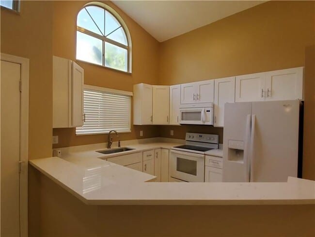Building Photo - 7546 Pinewalk Dr S Rental