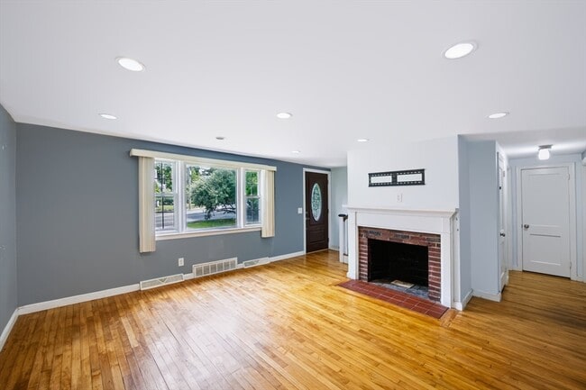 Photo - 52 Common St