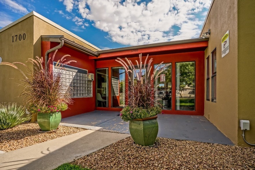 Cedars Apartments, 1700 Indian Plaza Dr NE, Albuquerque, NM 87106
