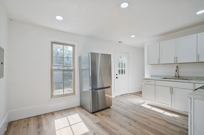 Photo - 634 S Union St