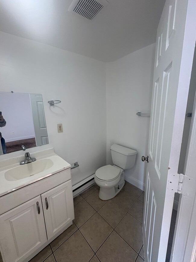 Photo - 3rd Floor 1 Bedroom Apartment-York City SD