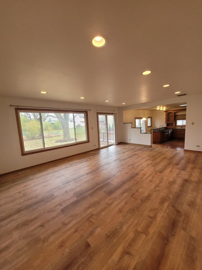 Photo - 364 N Everett Dr
