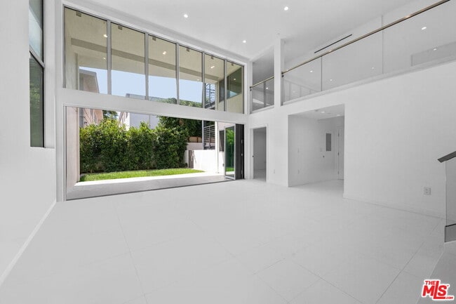 Building Photo - 621 Kings Rd Unit 2