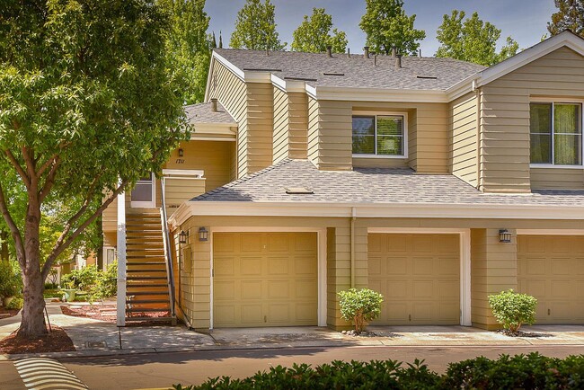 Building Photo - 1711 Parkview Green Cir