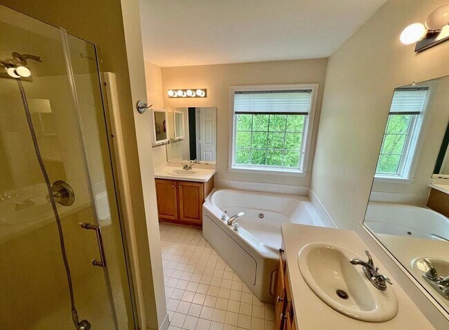 Photo - 2835 Barclay Way