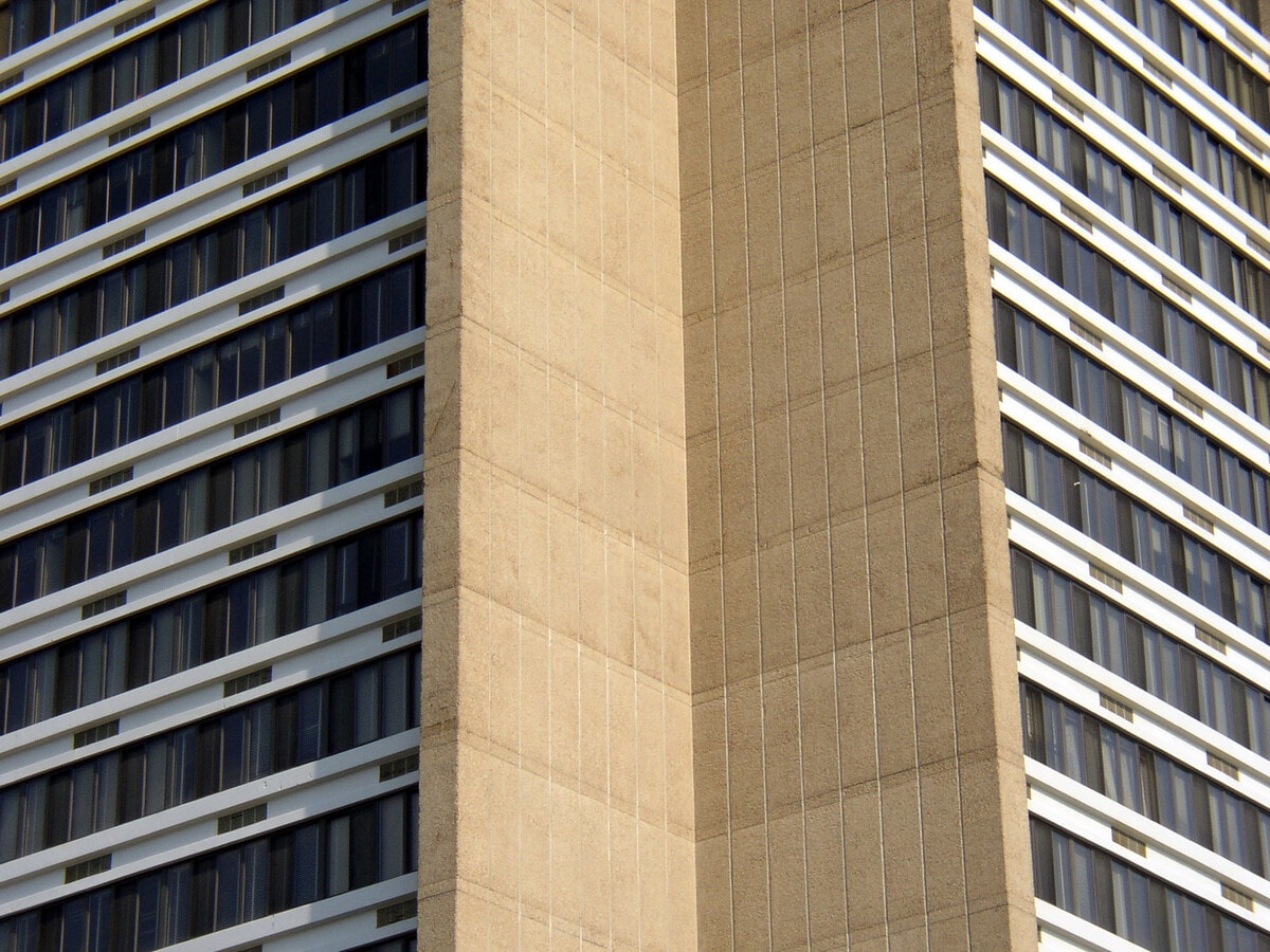 Detail of the facade on the southeast corner - River View Tower