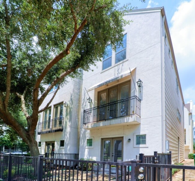Building Photo - 904 Patterson St Rental