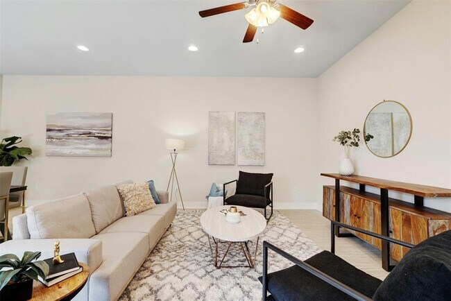 Photo - 1603 Arcilla St