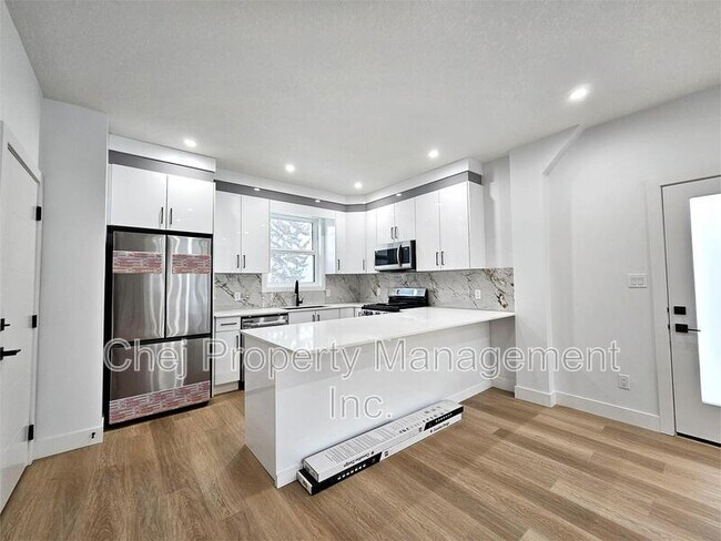 Photo - 10698-10661 61 St NW