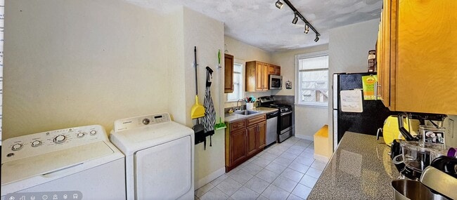 Building Photo - 6 Lincoln Ave Unit 1