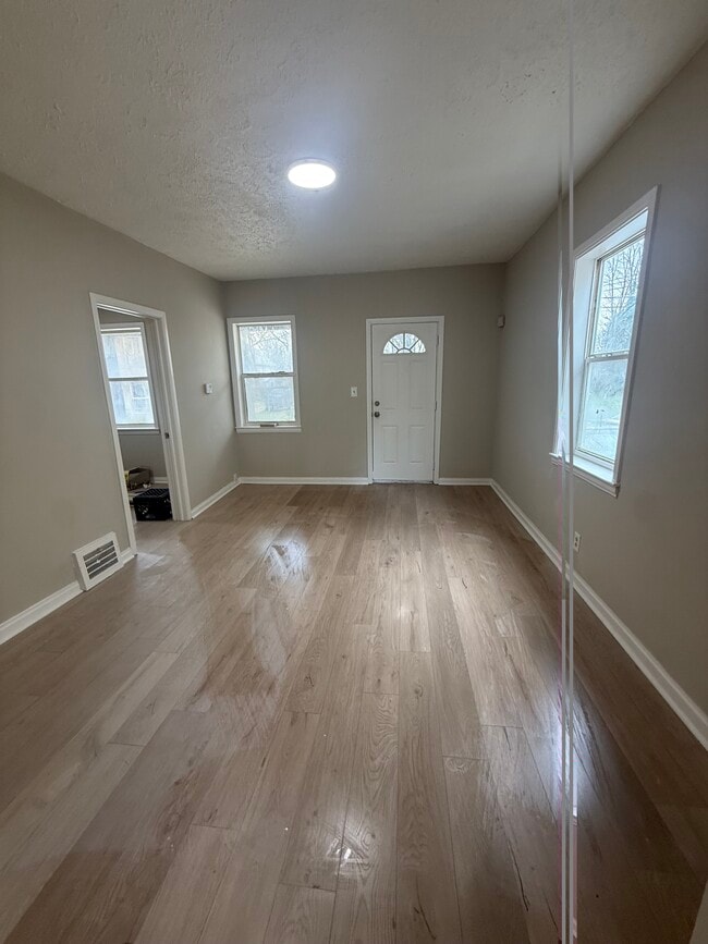 Photo - 6523 Lederer Ave